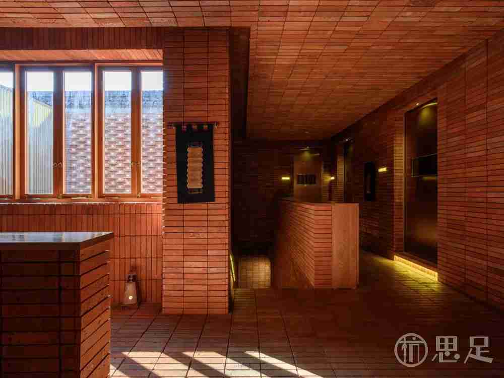 上班工作累了，可以按摩三个穴位让你远离亚健康